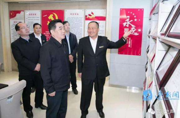 張愛(ài)軍到華夏集團(tuán)調(diào)研肯定建筑業(yè)貢獻(xiàn)：拿出扶持對(duì)策，做大做強(qiáng)